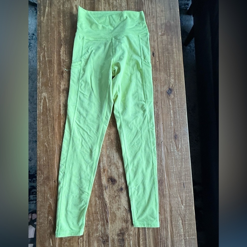 Aerie play leggings in neon green